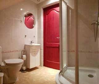 Гостевой дом Sveciu namai Klaipeda Inn - NAMAS 5B Клайпеда Двухместный номер с 2 отдельными кроватями и общей ванной комнатой-2