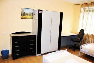 Гостевой дом Sveciu namai Klaipeda Inn - NAMAS 5B Клайпеда Трехместный номер с общей ванной комнатой-20