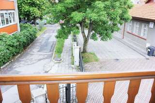 Гостевой дом Sveciu namai Klaipeda Inn - NAMAS 5B Клайпеда Двухместный номер с 2 отдельными кроватями и общей ванной комнатой-10