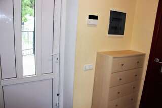 Гостевой дом Sveciu namai Klaipeda Inn - NAMAS 5B Клайпеда Двухместный номер с 2 отдельными кроватями и общей ванной комнатой-3