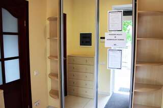 Гостевой дом Sveciu namai Klaipeda Inn - NAMAS 5B Клайпеда Двухместный номер с 2 отдельными кроватями и общей ванной комнатой-4
