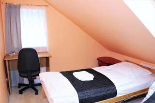 Гостевой дом Sveciu namai Klaipeda Inn - NAMAS 5B Клайпеда Двухместный номер с 2 отдельными кроватями и общей ванной комнатой-43