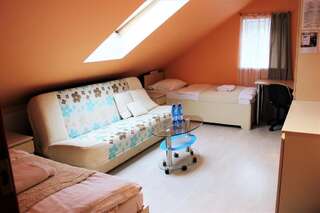 Гостевой дом Sveciu namai Klaipeda Inn - NAMAS 5B Клайпеда Двухместный номер с 2 отдельными кроватями и общей ванной комнатой-47