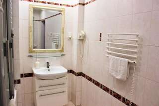 Гостевой дом Sveciu namai Klaipeda Inn - NAMAS 5B Клайпеда Двухместный номер с 2 отдельными кроватями и общей ванной комнатой-7